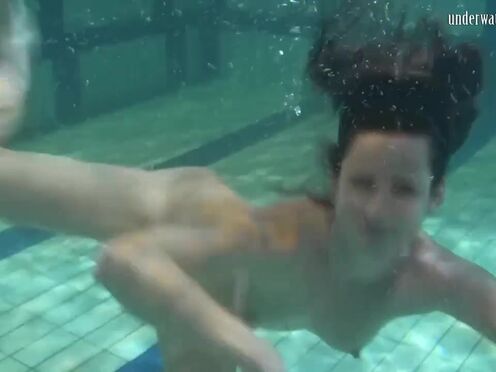 Babes swim strip & have fun underwater