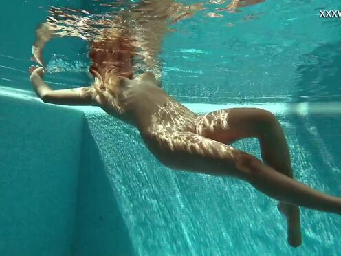 Olla Oglaebina aka Vyvan Hill underwater naked