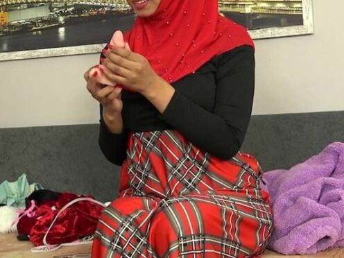 Hot Girl in niqab loves ass pumping