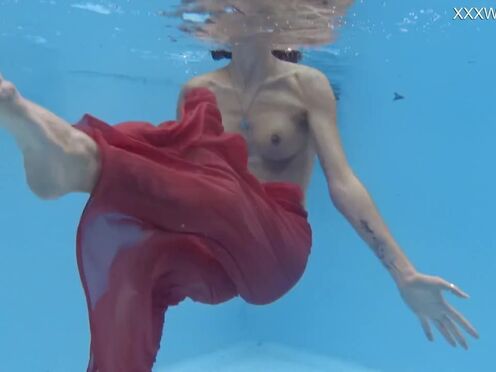 Underwater naked girl Hermione Ganger getting horny