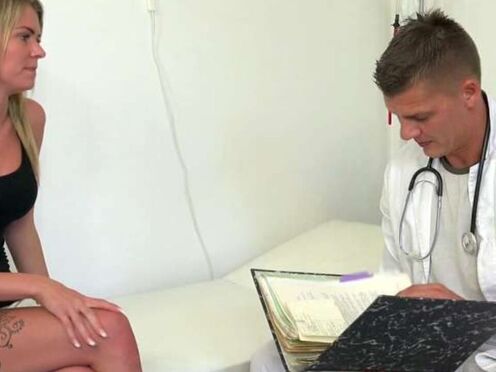 Doc probes patients cunt with his meat for best test results