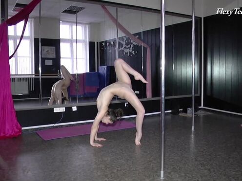 Incredible gymnastics by Tamara Neto with hottest butt