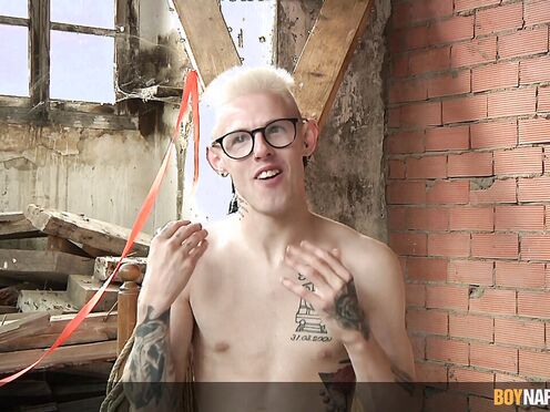 Sean pumps  twink Noah Carter with a new machine