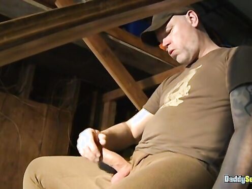 Muscular Worker Butch Loves Playing His Big Meat