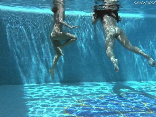 American &  Russian chicks Jessica & Lindsey