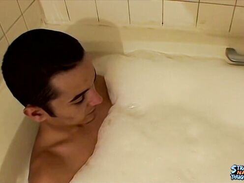 Horny Wiley Loves Wanking While Soaking In His Bathtub