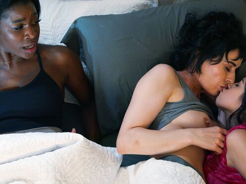 Black licks her bestfriend & her GF