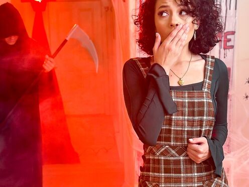 Cums Knocking On Muff's Door