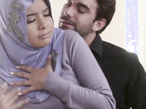 Petite Arabic wifey Aaliyah Hadid is willing to do anything I want so her hubby