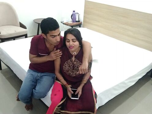 Horny Indian Bhabhi Sexy Sex With University Boy In Hotel
