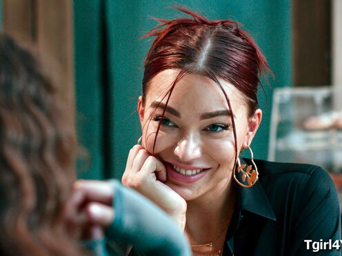 TBabe Emma Rose bangs her Girlfriend in cafe