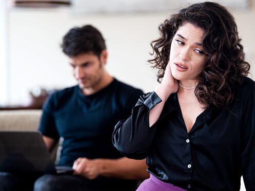 Hung IT called by big booty Latin COUGAR to get her laptop fixed