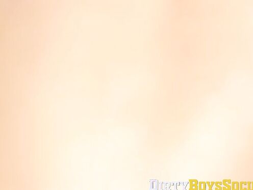 Hot dude Jonny Ross watches porn & jerks to release his sexy cum