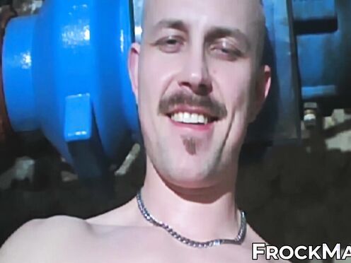 Handsome Sir Leo Rush wanks & strokes his throbbing dick in his solo session