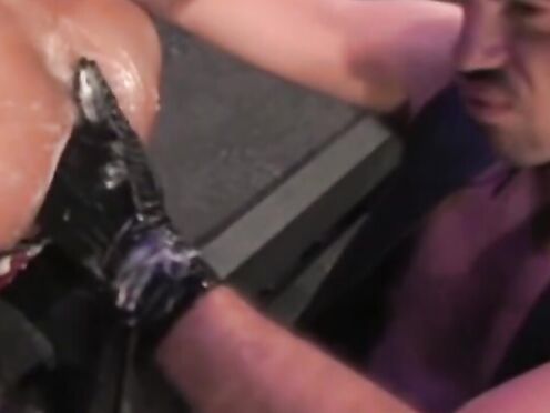 Expert top & cover man Taurus fists, newcomer Javier de Cerdo. This little Latina