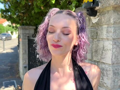 Stella, 24 years old, always at her own pace...