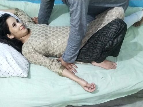 Bombshell Preggo Indian Wifey Gets Fucking In Night Sex