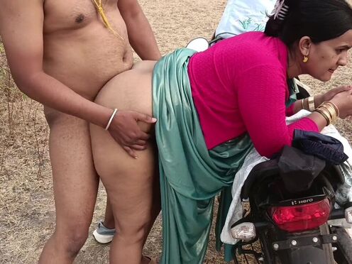 Horny Indian Bhabhi Sexy Sex Outdoor Filming For Public