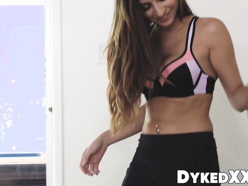 Sexy yoga prof Megan Sage taught us how to properly stretch a snatch