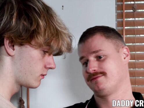 Mature Jordi Thick barebacks Skylar Finchh after slurping his butt