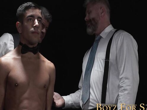 Babe Milo Miles gets rimmed in a sexy ass fucking session with unshaved daddy Cain