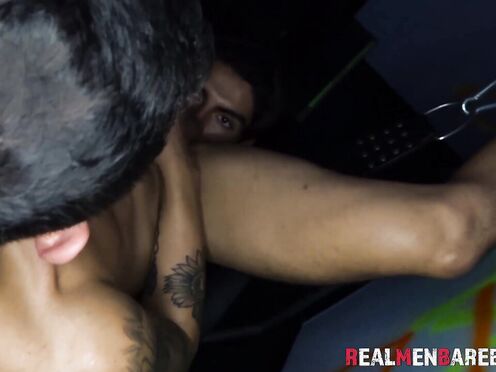 Hardcore bareback fucking with charming Latinos Alfonso Osnaya & Des Irez