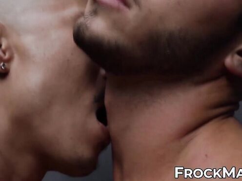 Sexy & erotic booty rimming & muscles worshiping session with muscular studs Jo