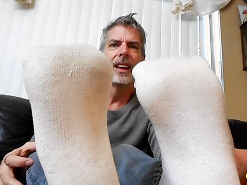 DILF Richard Lennox Show Off His Bare Feet
