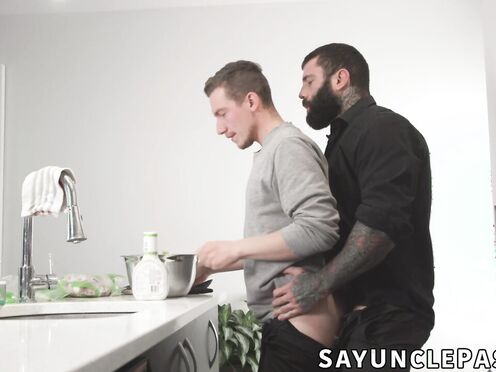 Twink William Moore is such a good stepson to hunk Markus Kage