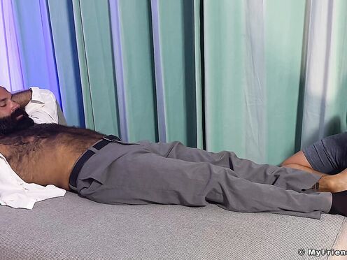 Bearded Businessman Lando Receives Weekend Foot Worship