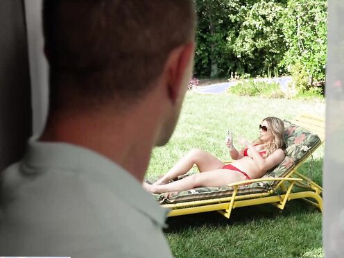 Sensual Aria Banks seduces with every move