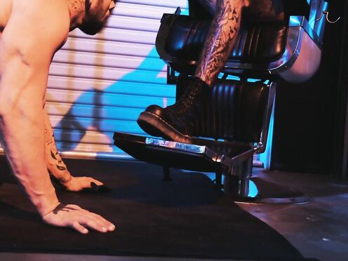 Master Ryan Sebastian Dominates Muscled Sub Davin Strong