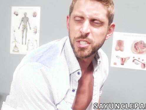 Johnny Ford let his sexy schoolgirl Cade Cooper fucks his plump butt