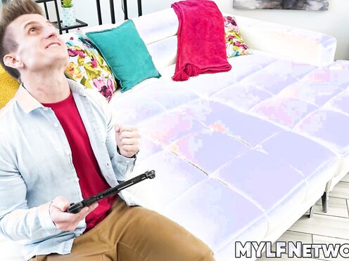 Horny Eliza Rae got banged after teasing her stepson Oliver Faze while playing