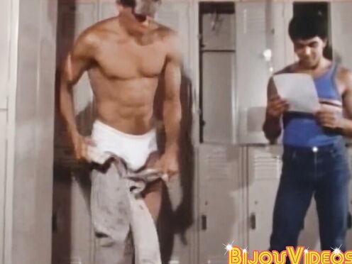 Homosexual threeway with athletic looking prick munchers