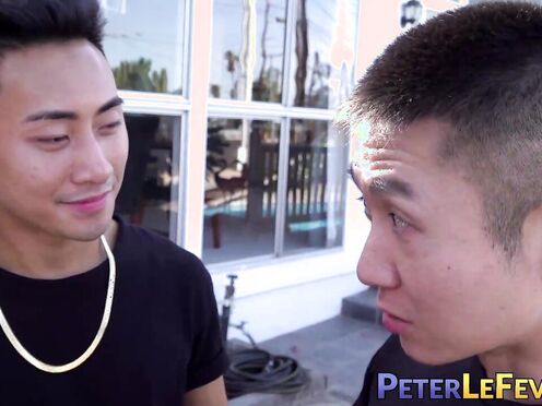 This time tatted top Jon Darra buries his prick deep inside Hans Raw