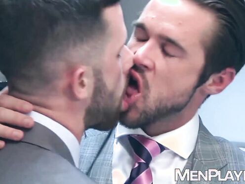 Hunk Mike De Marko seduces & breeds newbie Sunny Colucci