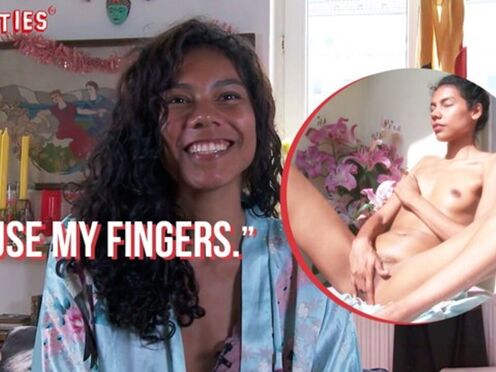Ersties - Columbian Beauty Caroline Fingers Herself Outdoors