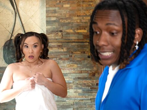 Ebony equipment manager makes Korean teen cheerleader squirt