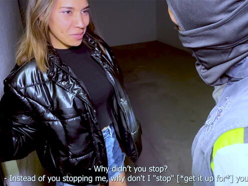 Policia pulls over Mexican COUGAR amateur & she invited him in