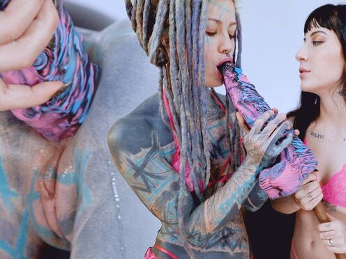 Alternative Teen Gets Anal Fucked & Has Orgasm On Big Toys