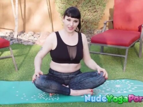 Buxom Alt Sexy Girl Lita Lecherous Strips For Nude Yoga