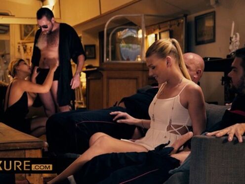 Groupsex & ass fucking with pretty babes