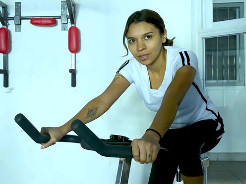 Mexican latin MILF likes to work out in the gym or the bedroom