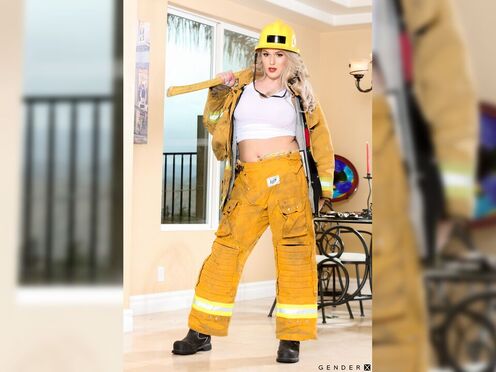 Tranny in Outfit Seduction