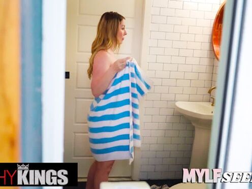 Voyeur Leo Valentino Slams Titty MILF Sydney Paige Raw