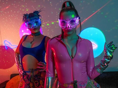 Alien Babes Aubree & Jewelz: Refuel Me!