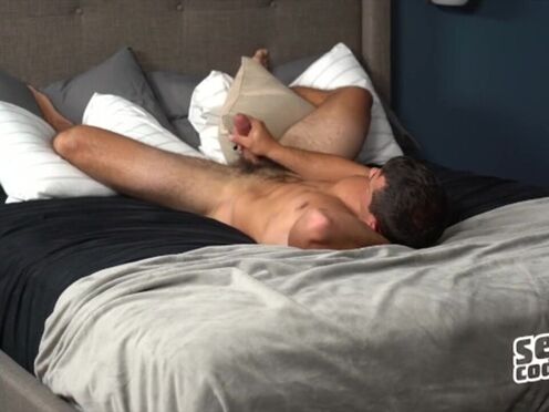 Muscular Stud Lachlan's Sexy Dick Stroking