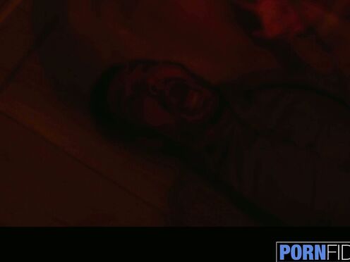 Tommy's therapy sessions leave Sophia horny & refreshed!