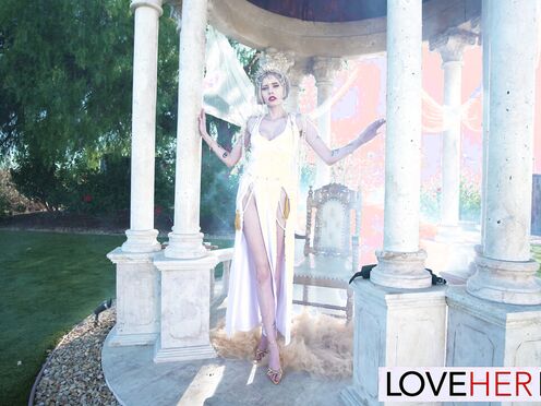 Goddess Kyaa Chimera Gets A Gorgeous Foot Licking